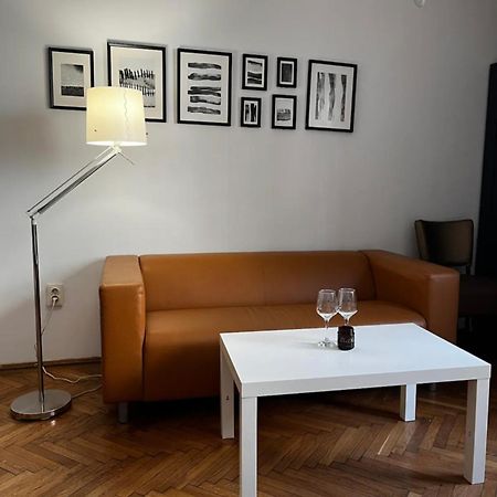 Lifestyle In The Center Apartment Bukares Bagian luar foto