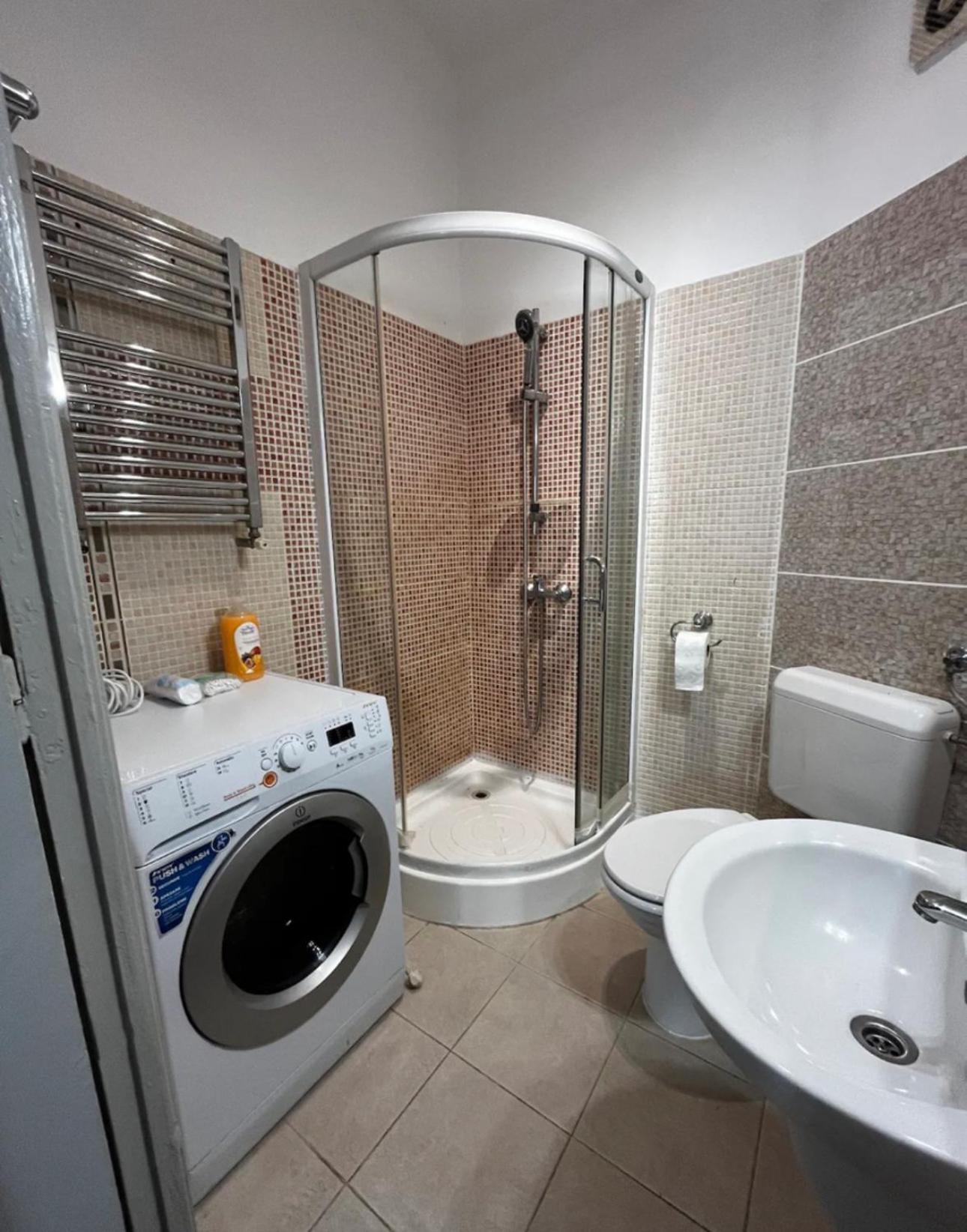 Lifestyle In The Center Apartment Bukares Bagian luar foto
